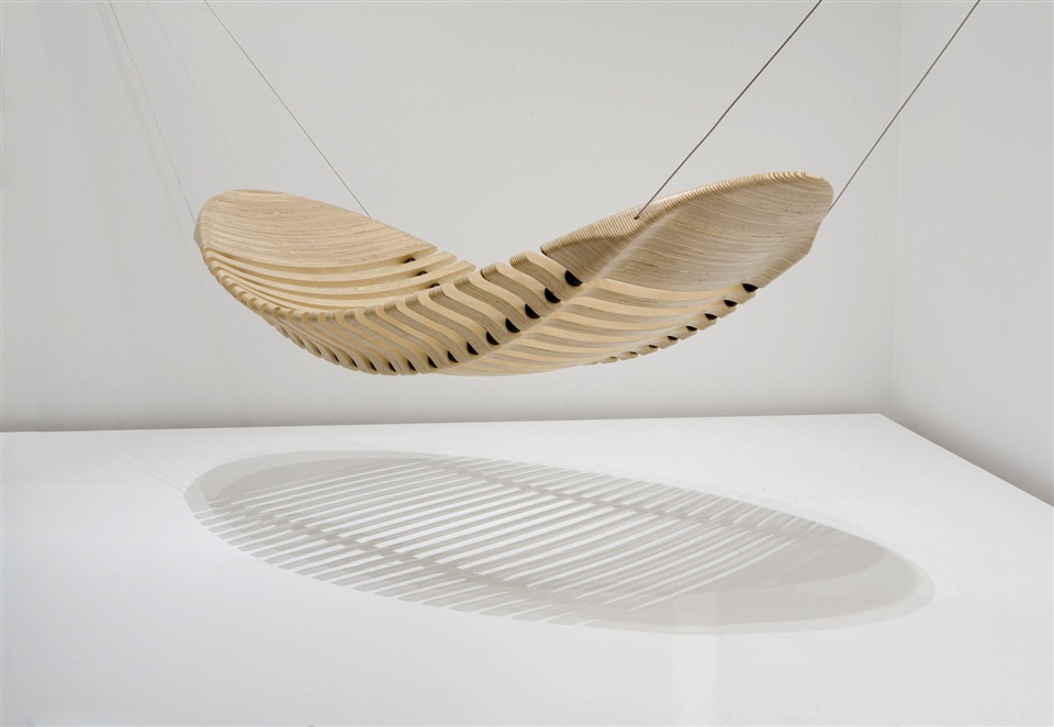 FLEX WOODEN HAMMOCK by Australian industrial designer Adam Cornish (© Adam Cornish)