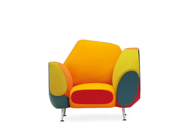 The “Hotel 21 Grand Suite” Armchair (Los Muebles Amorosos Collection) by Spanish designer Javier Mariscal for Moroso (© Moroso & Javier Mariscal)